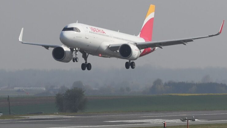 Iberia’ya ait Airbus A320 uçağı Hırvatistan’da iniş sırasında hasar gördü