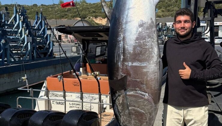 İzmir’de Dev Orkinos: 2.80 Boy, 260 Kilo