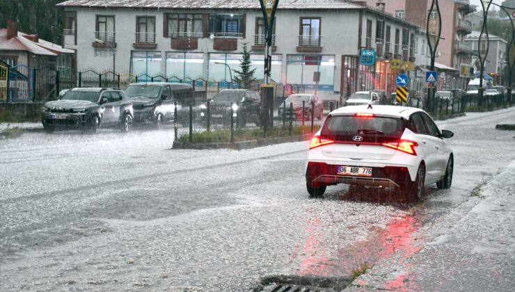 Kars’ta Dolu ve Sağanak Hayatı Olumsuz Etkiledi