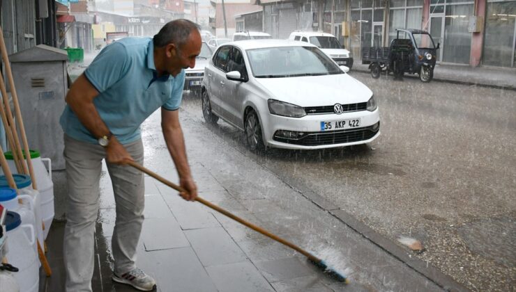 Kars’ta Sağanak ve Dolu Hayatı Olumsuz Etkiledi