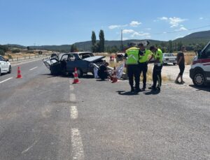 Kütahya’da 2 otomobil çarpıştı; 1 ölü, 1’i çocuk 4 yaralı