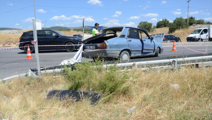Kütahya’da 2 otomobilin çarpıştığı kazada 1 kişi öldü, 4 kişi yaralandı