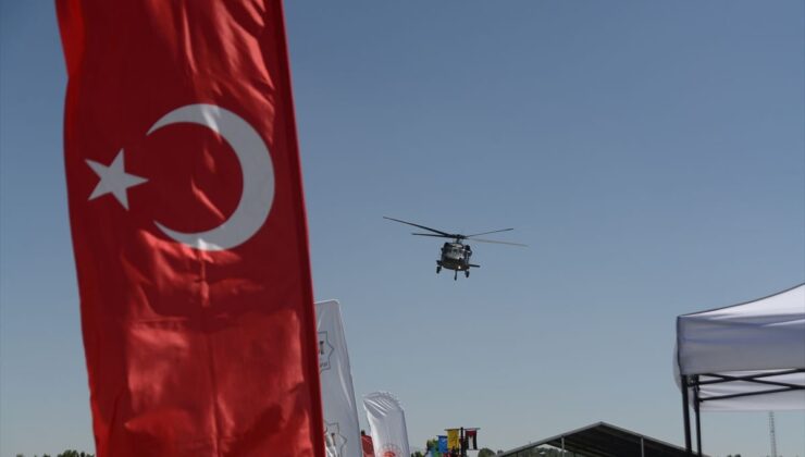 Malazgirt’te Jandarma Helikopter Gösterileri Büyüledi