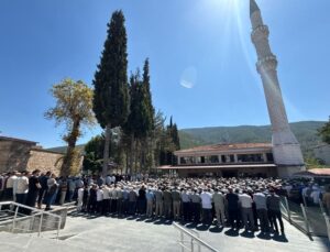 Muhtarın cenazesi toprağa verildi