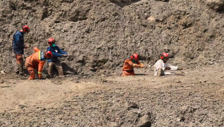 Nepal’de Buzul Çökmesi Çin Sınır Kapısında 16 Can Aldı, 546 Kişi Kayıp