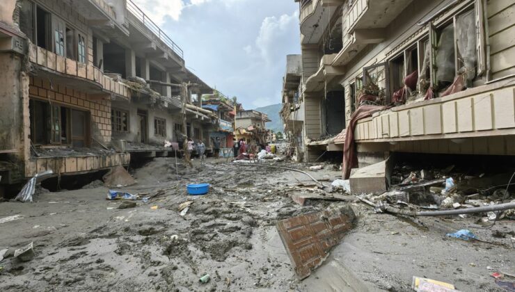 Nepal’de sel ve heyelan felaketinde can kaybı 903’e yükseldi