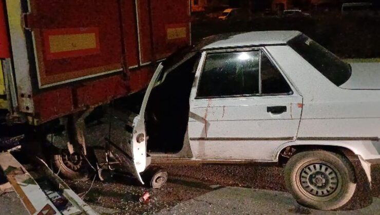 Otomobil, park halindeki TIR’a çarptı; alkollü sürücü yaralandı