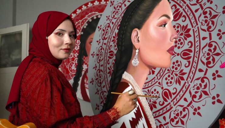 Resim Öğretmeni Betül Çapanlar, ‘Türk Gelinleri’ Serisiyle Dantel ve Gelin Kıyafetlerini Tuvale Taşıdı