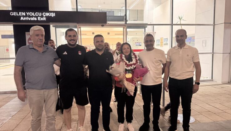 Safiye Temizdemir’e memleketinde kahraman gibi karşılama