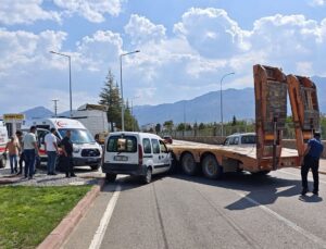 Seydişehir’de çekici ile hafif ticari araç çarpıştı: 5 yaralı