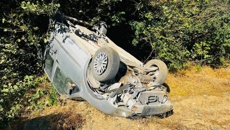 Söğüt’te hafif ticari araç devrildi: 2 yaralı