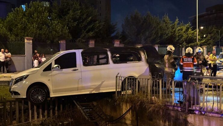 Sultanbeyli’de kaza: Park halindeki araçlara çarpıp yangın çıktı