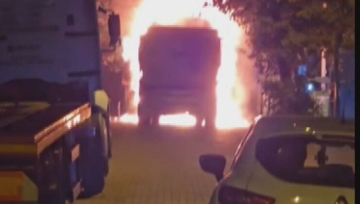 Sultangazi’de hafriyat kamyonu alev alev yandı