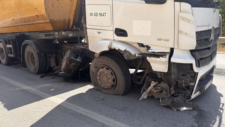 Tavşanlı’da Tır-Otomobil Çarpışması: 4 Yaralı