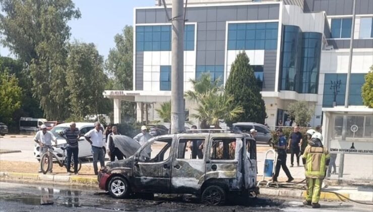 Torbalı’da hafif ticari araçta yangın