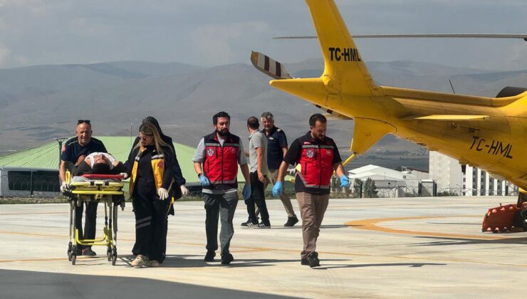 Traktör Devrildi: 19 Yaşındaki Genç Helikopterle Hastaneye