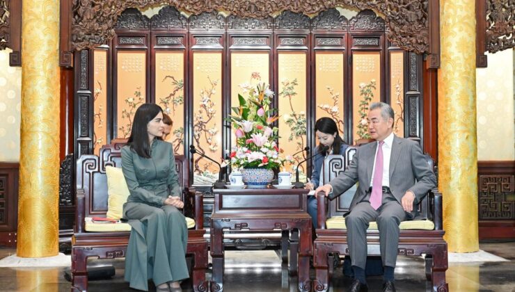 Wang Yi, Özbekistan Cumhurbaşkanlığı İdaresi Başkanı ile Beijing’de Görüştü
