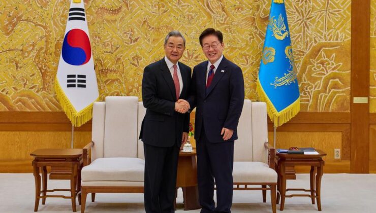Wang Yi Seul’de Güney Kore Lideriyle Görüştü