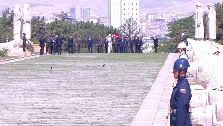 YAŞ üyeleri Anıtkabir’i ziyaret etti