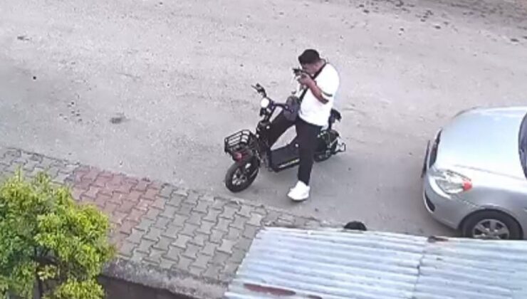 Yavru Kediyi Sevip Öptükten Sonra Boğdu