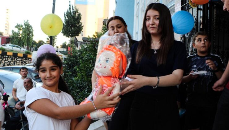 12. Kattan Düşen Ecrin Hayalini Gerçekleştirdi: Düştüğü Yerde İhtiyaç Sahibi Çocuklarla Pasta Kesti