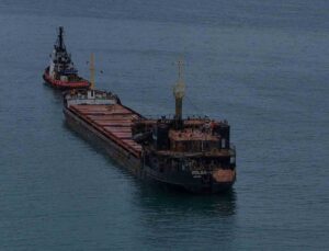 4 dron saldırısına uğrayan VOLGA-4007 Trabzon açıklarında demirledi