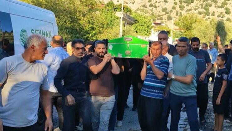 Adana Kozan’da otomobile çarpan motosiklet sürücüsü gözyaşlarıyla toprağa verildi