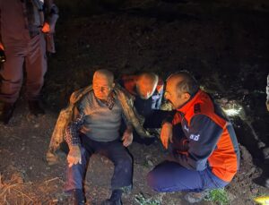 AFAD ve jandarma, Burdur’da kaybolan 89 yaşındaki İbrahim Çevik’i dağda uyurken buldu