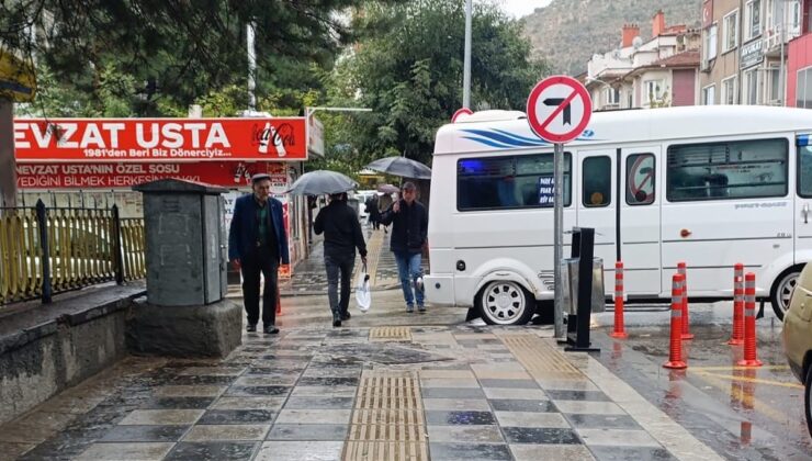 Afyonkarahisar’da yağmur etkisini sürdürürken sıcaklık 10 dereceye kadar düştü