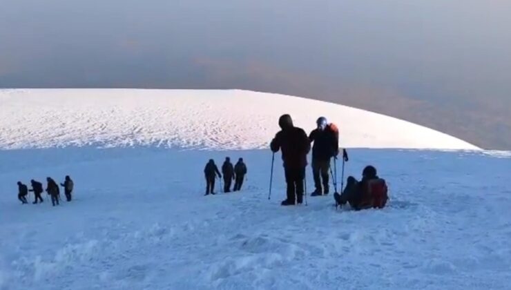Ağrı Dağı için uyarı: Buzullar küçülüyor