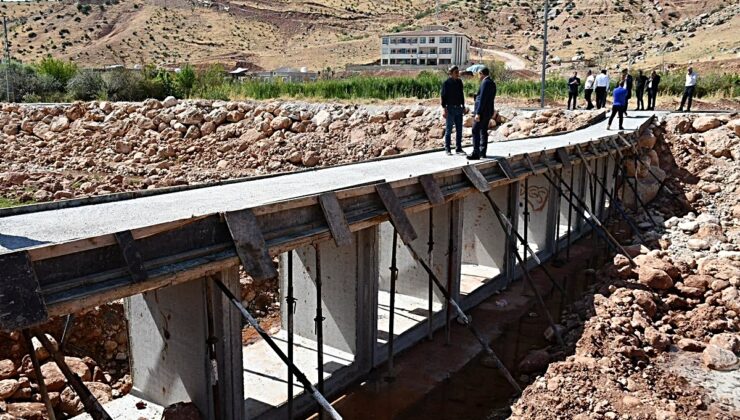 AK Parti Şırnak Milletvekili Tatar, sel hasarı olan Kasrik’te dere ıslahını denetledi