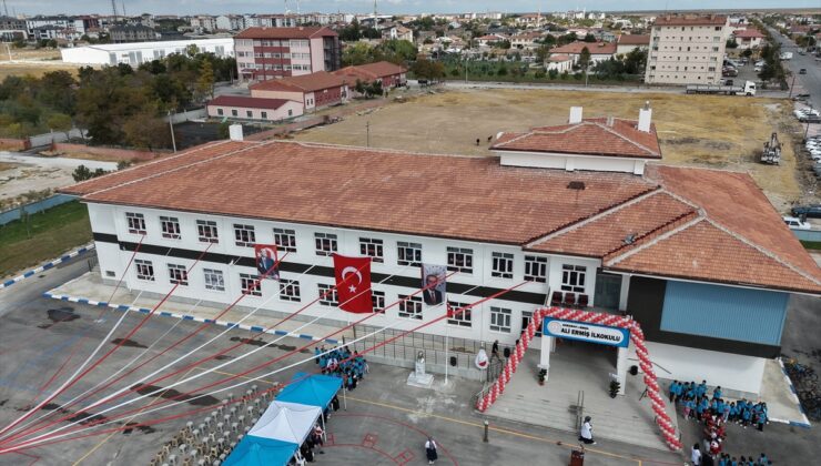 Aksaray Valisi Duru, hayırsever iş insanının yaptırdığı okulun açılışını gerçekleştirdi