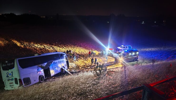 Amasya Merzifon’da yolcu otobüsü şarampole uçtu, 2’si ağır 24 yaralı