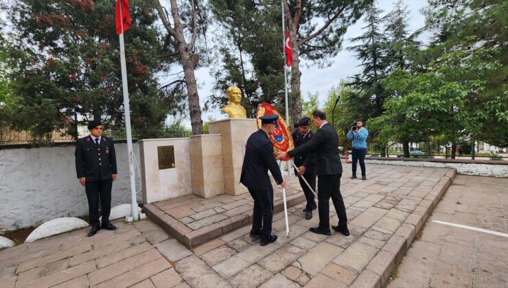 Amasya Suluova’da 19 Eylül Gaziler Günü’nde Kaymakam ve Belediye Başkanı çelenk sundu