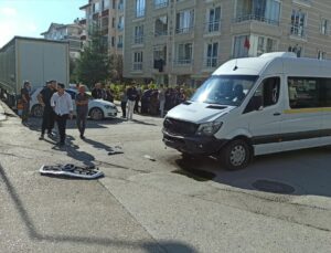Ankara Kahramankazan’da iki aracın çarpıştığı kazada kadın sürücü yaralandı