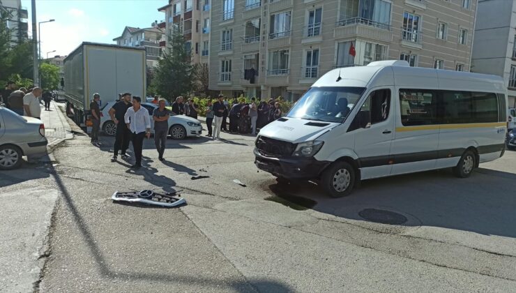 Ankara Kahramankazan’da iki aracın çarpıştığı kazada kadın sürücü yaralandı