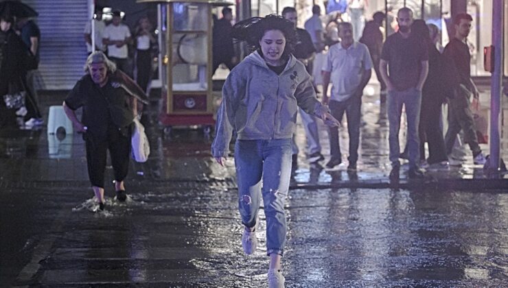 Ankara’da gök gürültülü sağanak trafiği olumsuz etkiledi, su birikintileri oluştu