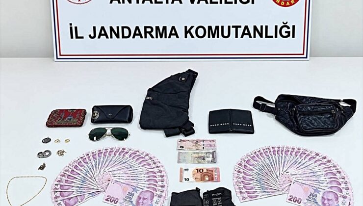 Antalya’da cezaevinin otoparkındaki araçtan hırsızlık yapan 2 şüpheli tutuklandı