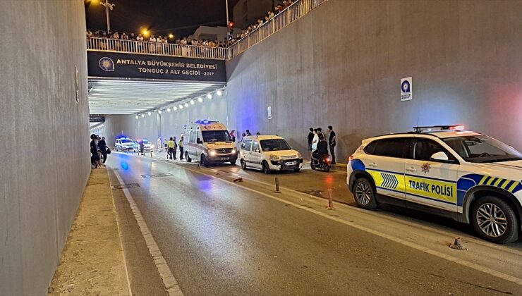 Antalya’da devrilen motosikletin sürücüsü hayatını kaybetti