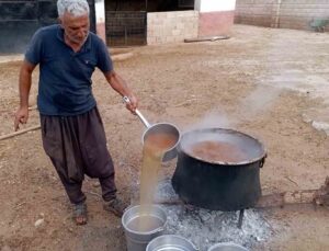 Araban’da bağ bozumu başladı, gün pekmezi güneşte günlerce bekletiliyor