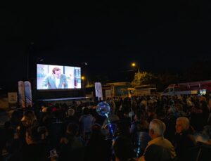 Arguvan’da gezici sinema tırı vatandaşlarla buluştu