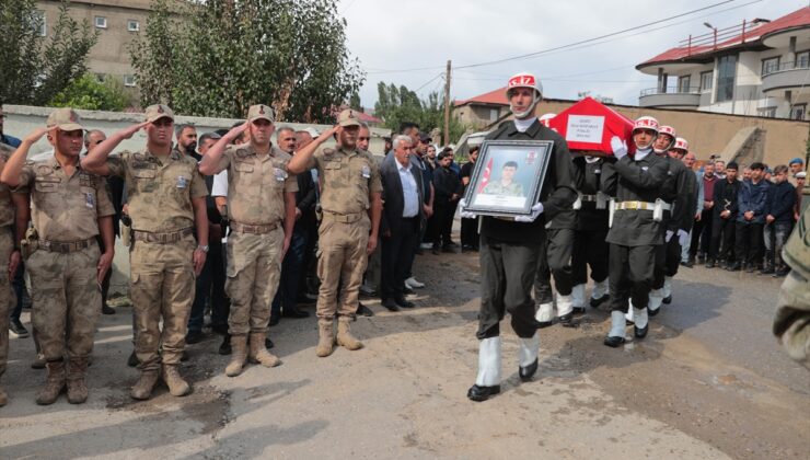 Askeri araç kazasında şehit olan asker, Hakkari’de son yolculuğuna uğurlandı