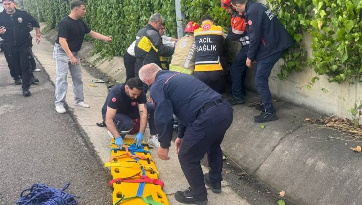 Ataşehir’de motosiklet aydınlatma direğine çarptı, sürücü ağır yaralandı