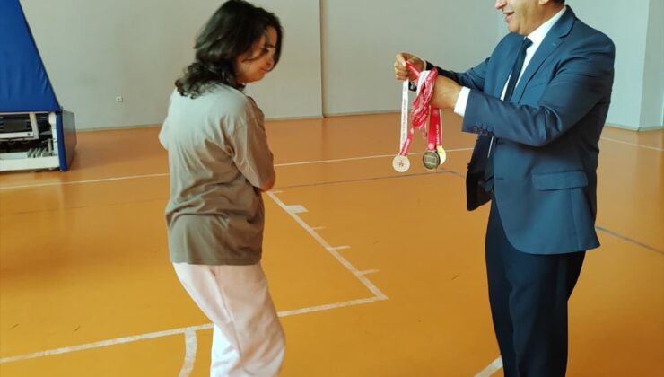 Bafra’da özel gereksinimli gençler ve anneleri Aile Yılı’nda basketbol oynadı