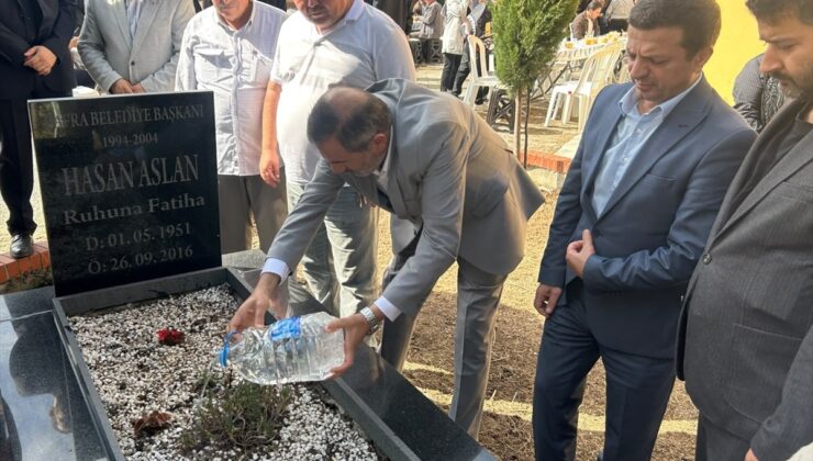 Bafra’nın eski Belediye Başkanı Hasan Aslan, vefat yıl dönümünde kabri başında anıldı