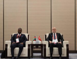 Bakan Işıkhan, 2026 Dünya Beceriler Zirvesi’nde Malavi Bakanı ile görüştü.