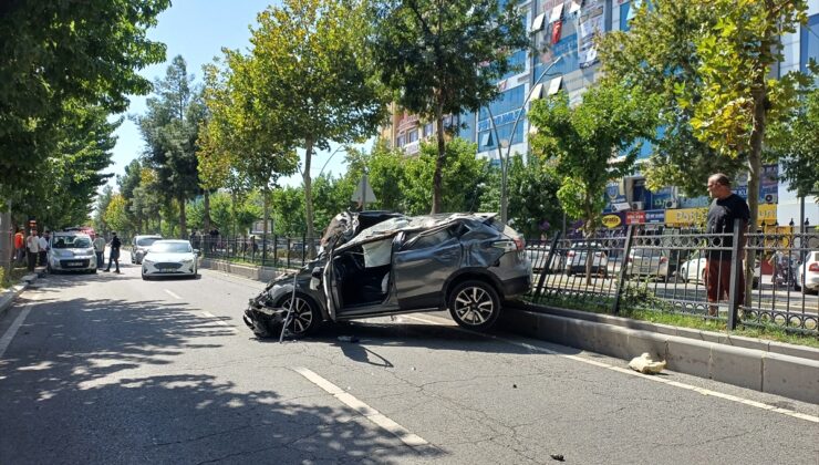 Batman’da Turgut Özal Bulvarı’nda SUV, hafif ticari araçla çarpıştı; 1 kişi yaralandı