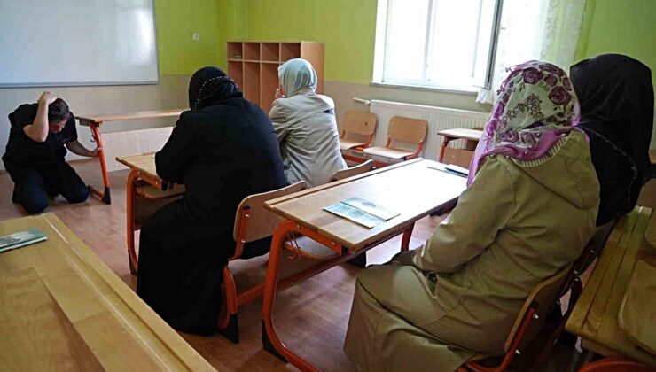 Bayburt Demirözü’nde AFAD ve çevre ekipleri vatandaşlara afet eğitimi verdi