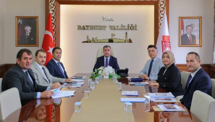 Bayburt Valisi Eldivan, sosyal yardım vakıflarının performansını değerlendirdi