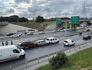 Bayrampaşa’da zincirleme kazada 2 kişi yaralandı